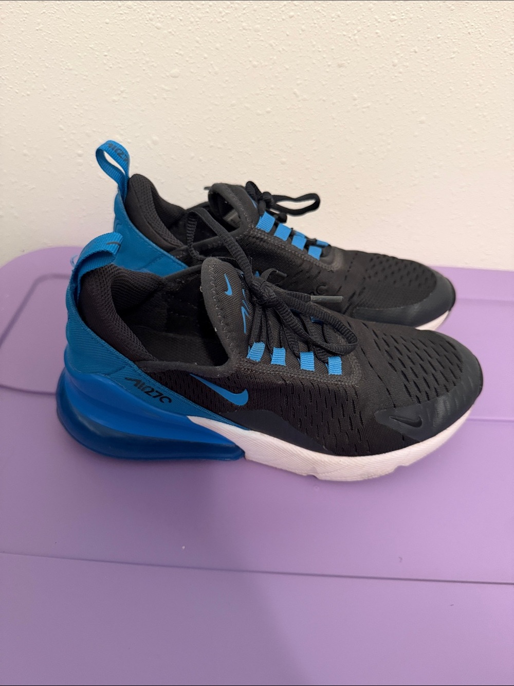 EUC Nike Kids Sz 4 270s Black and Bright Blue sneakers